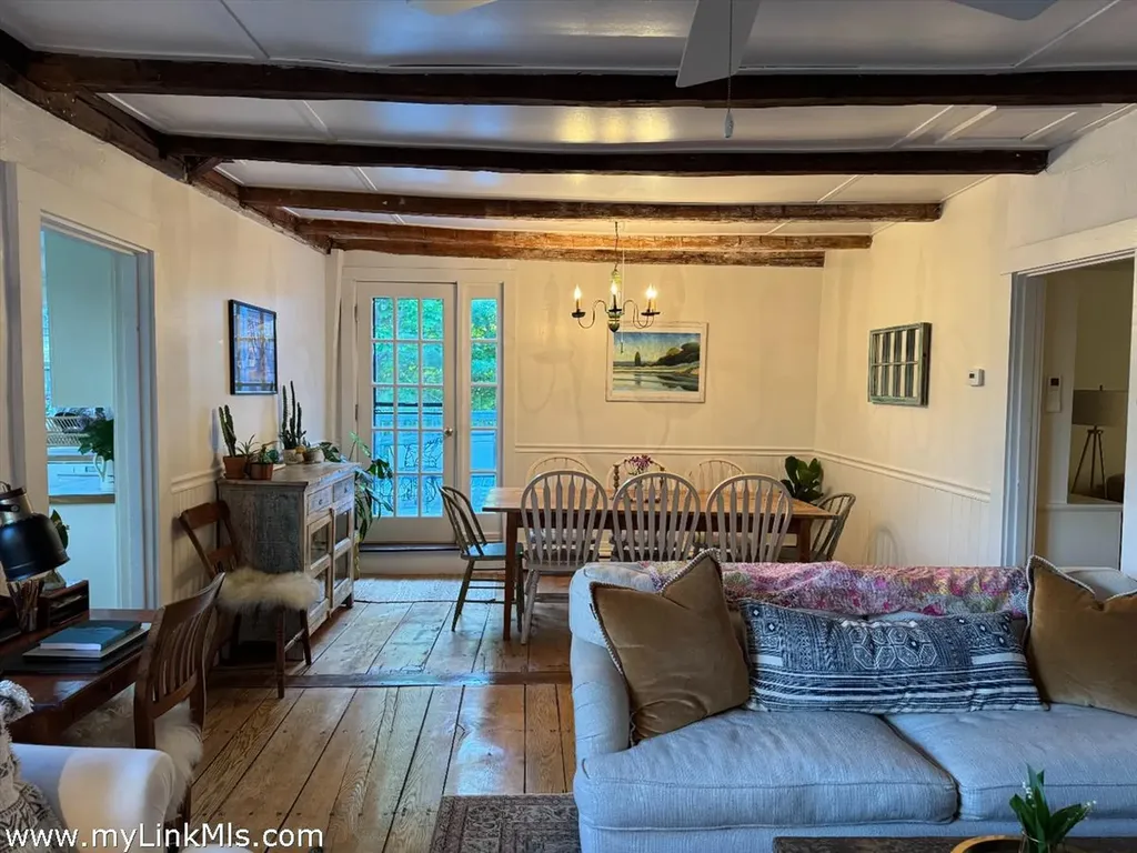 10 Danls Way West Tisbury MA 02575