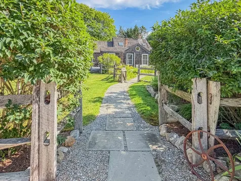 10 Danls Way West Tisbury MA 02575