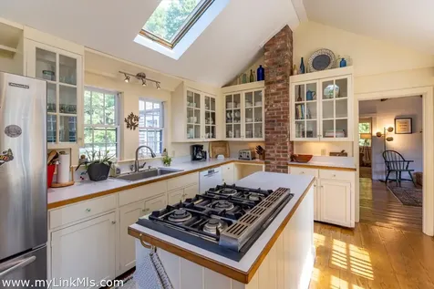 10 Danls Way West Tisbury MA 02575