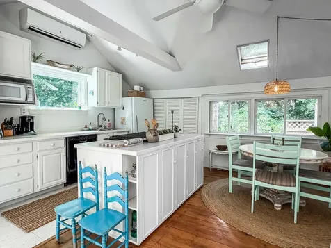10 Danls Way West Tisbury MA 02575