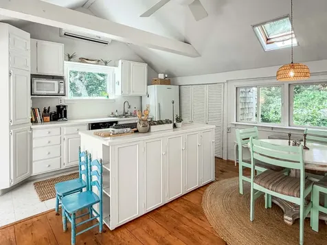 10 Danls Way West Tisbury MA 02575