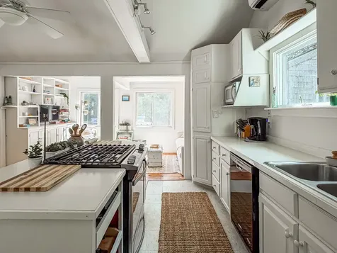 10 Danls Way West Tisbury MA 02575