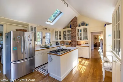10 Danls Way West Tisbury MA 02575