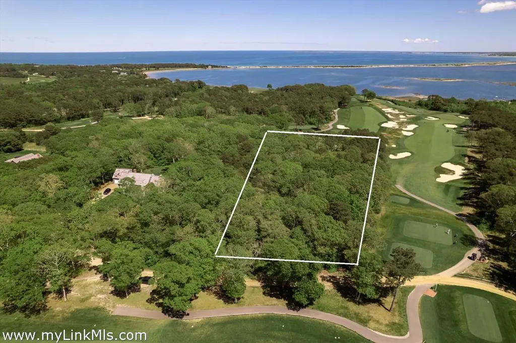 7 Overview Lane Oak Bluffs MA 02557