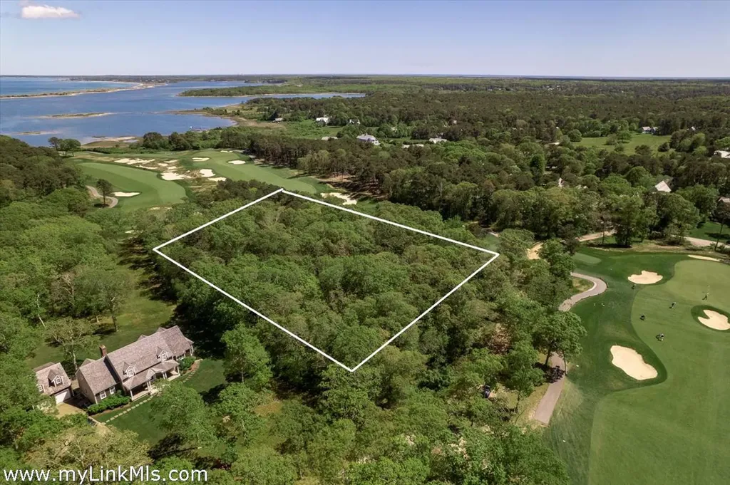 7 Overview Lane Oak Bluffs MA 02557