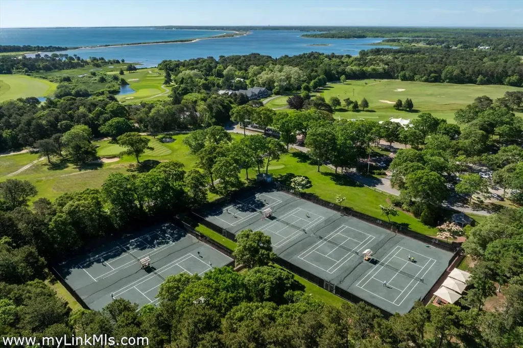 7 Overview Lane Oak Bluffs MA 02557