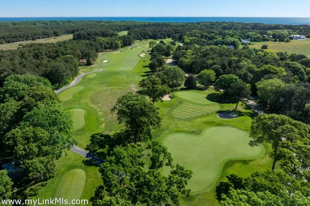 7 Overview Lane Oak Bluffs MA 02557