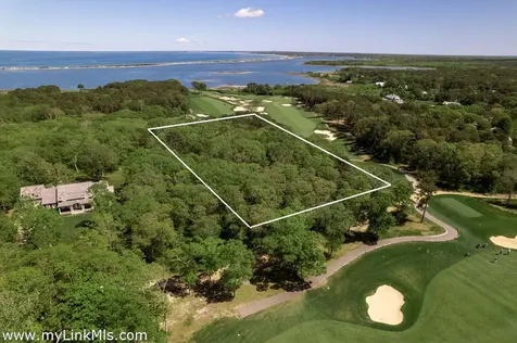 7 Overview Lane Oak Bluffs MA 02557