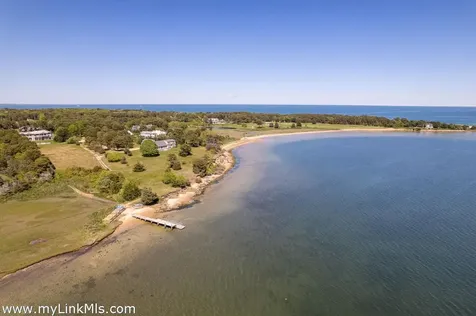 7 Overview Lane Oak Bluffs MA 02557
