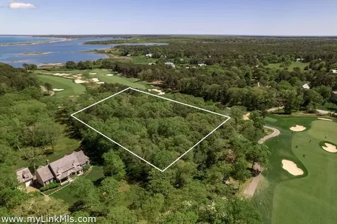 7 Overview Lane Oak Bluffs MA 02557