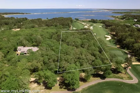 7 Overview Lane Oak Bluffs MA 02557
