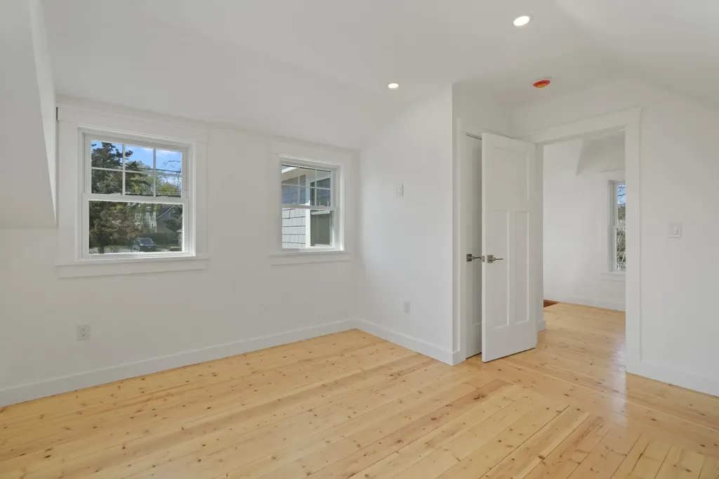33 Vineyard Avenue Oak Bluffs MA 02557
