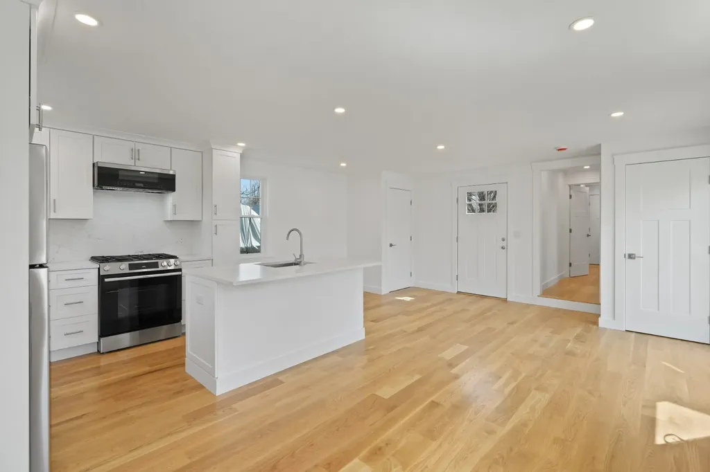 33 Vineyard Avenue Oak Bluffs MA 02557