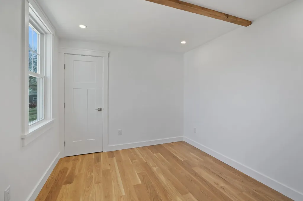33 Vineyard Avenue Oak Bluffs MA 02557
