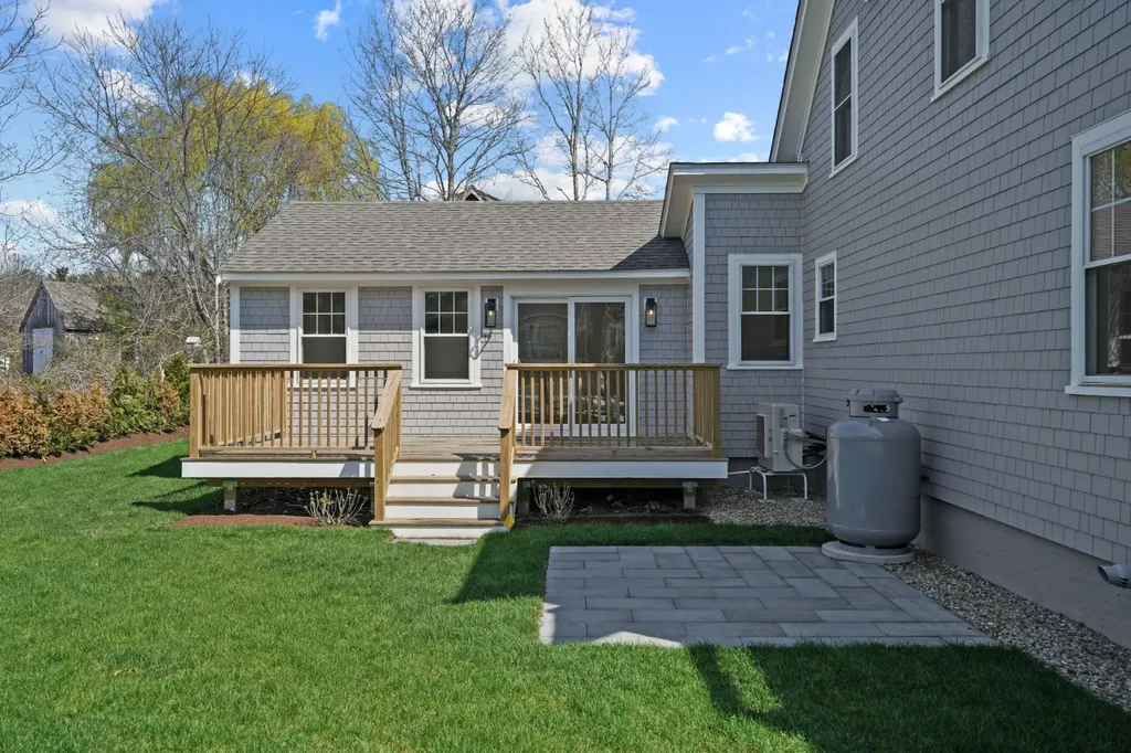 33 Vineyard Avenue Oak Bluffs MA 02557