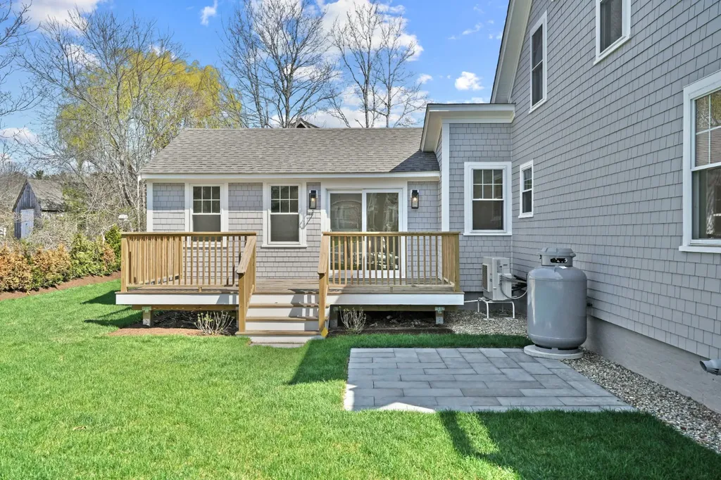 33 Vineyard Avenue Oak Bluffs MA 02557