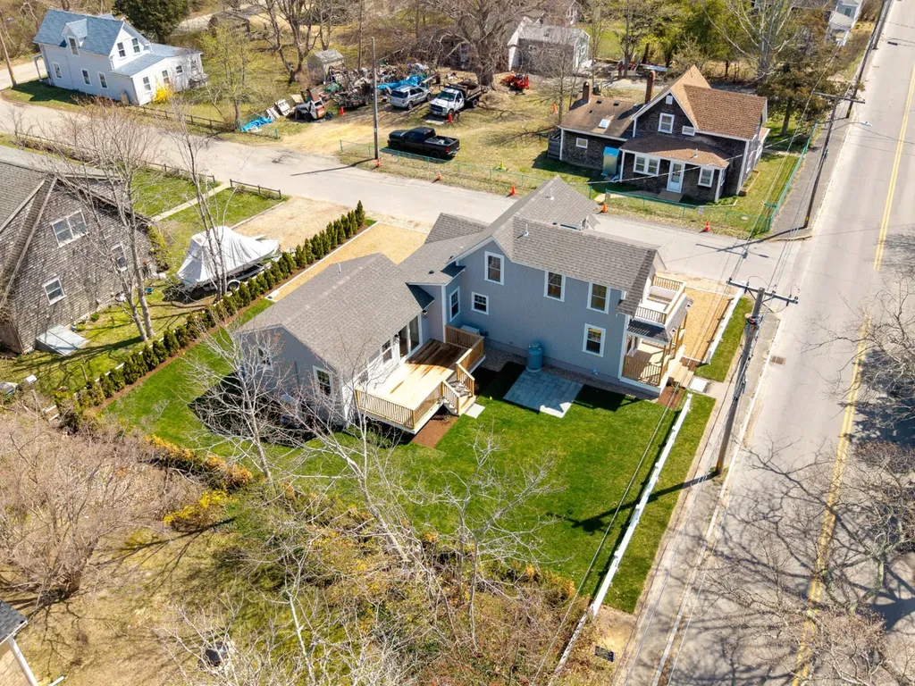 33 Vineyard Avenue Oak Bluffs MA 02557