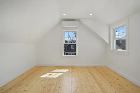 33 Vineyard Avenue Oak Bluffs MA 02557