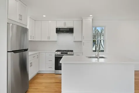 33 Vineyard Avenue Oak Bluffs MA 02557