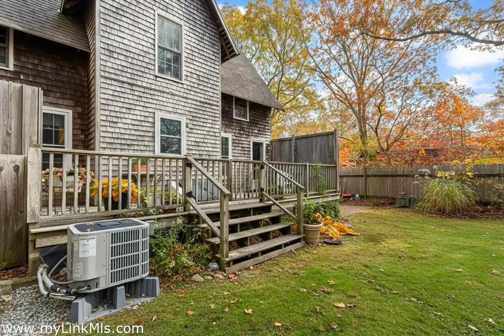 12 Wheelhouse Way Oak Bluffs MA 02557