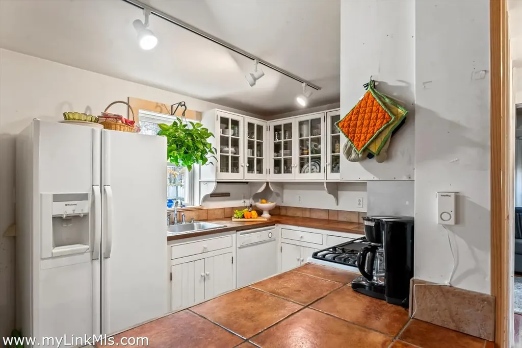 12 Wheelhouse Way Oak Bluffs MA 02557