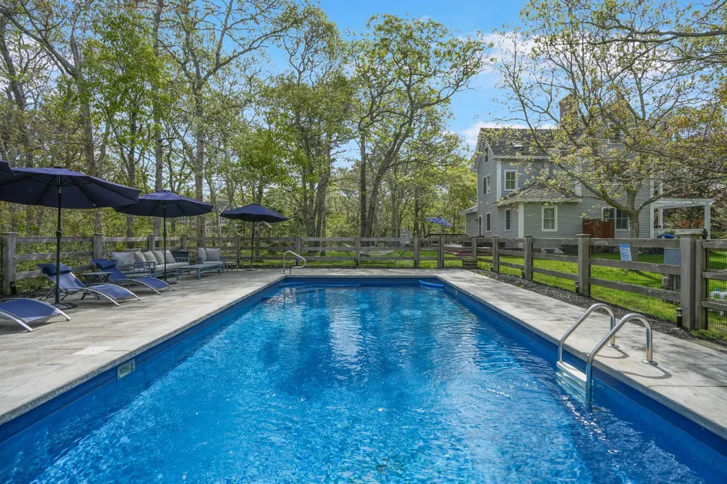 10 North Bog Road Edgartown MA 02539