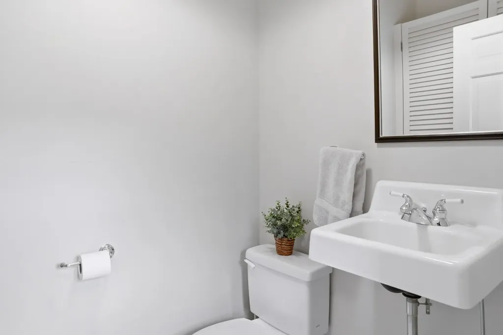 35 Nats Farm Lane West Tisbury MA 02575