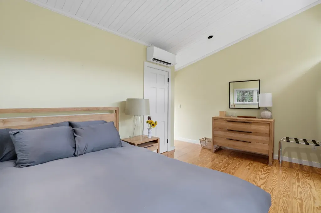 35 Nats Farm Lane West Tisbury MA 02575