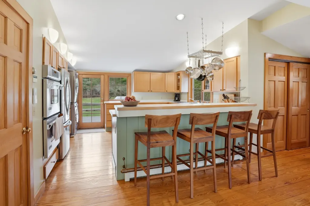 35 Nats Farm Lane West Tisbury MA 02575