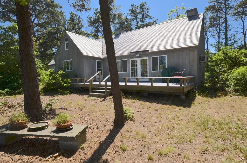 446 County Road Oak Bluffs MA 02557