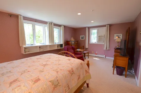 446 County Road Oak Bluffs MA 02557