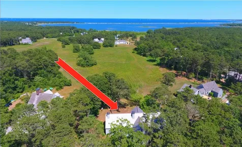 446 County Road Oak Bluffs MA 02557