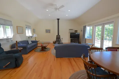 446 County Road Oak Bluffs MA 02557