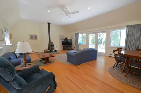 446 County Road Oak Bluffs MA 02557