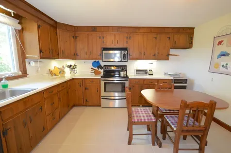 446 County Road Oak Bluffs MA 02557