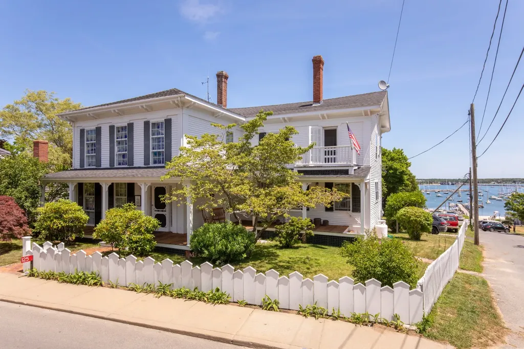 125 Main Street Vineyard Haven MA 02568