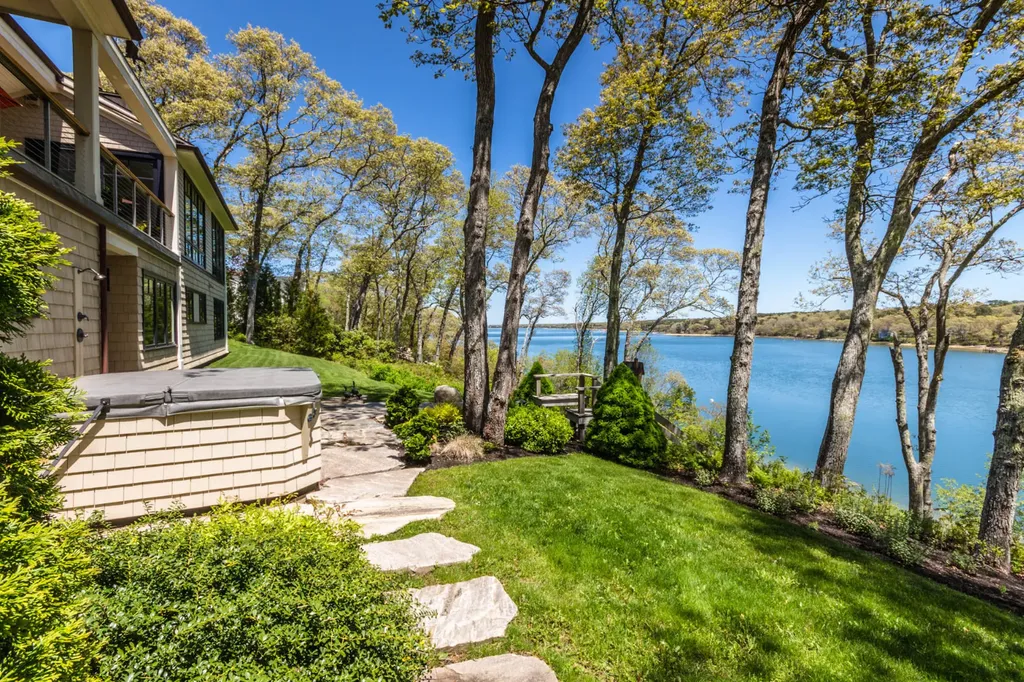 34 Pond View Way Vineyard Haven MA 02568