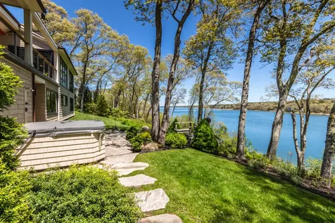 34 Pond View Way Vineyard Haven MA 02568