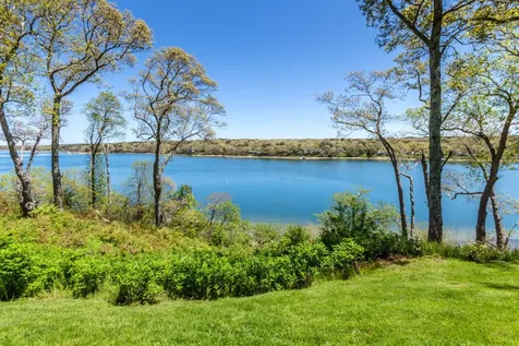 34 Pond View Way Vineyard Haven MA 02568