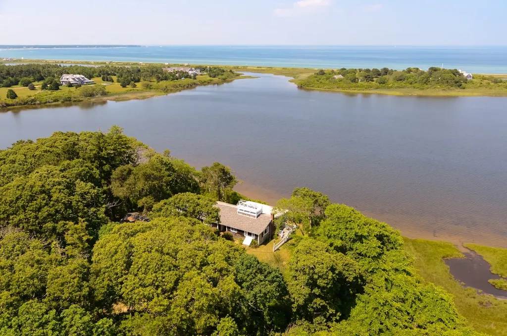 12 Trapps Pond Road Edgartown MA 02539