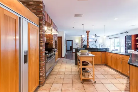 74 Pond Road West Tisbury MA 02575