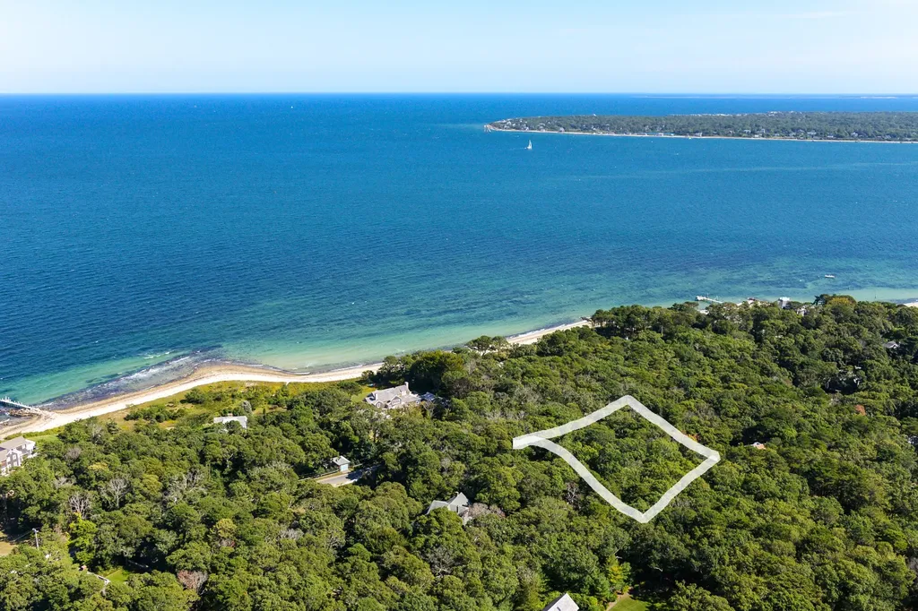 844 Main Street Vineyard Haven MA 02568