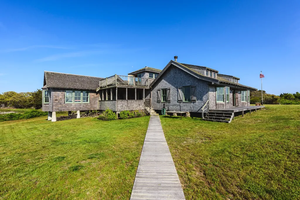 29 Road To The Gut Edgartown MA 02539