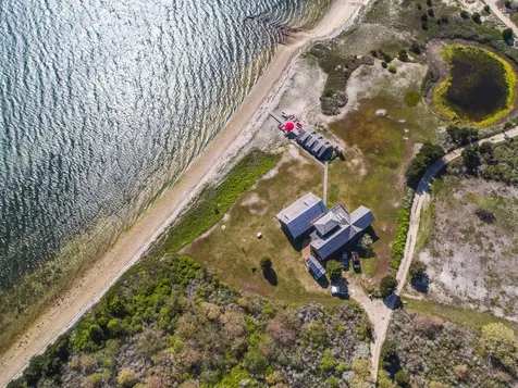 29 Road To The Gut Edgartown MA 02539