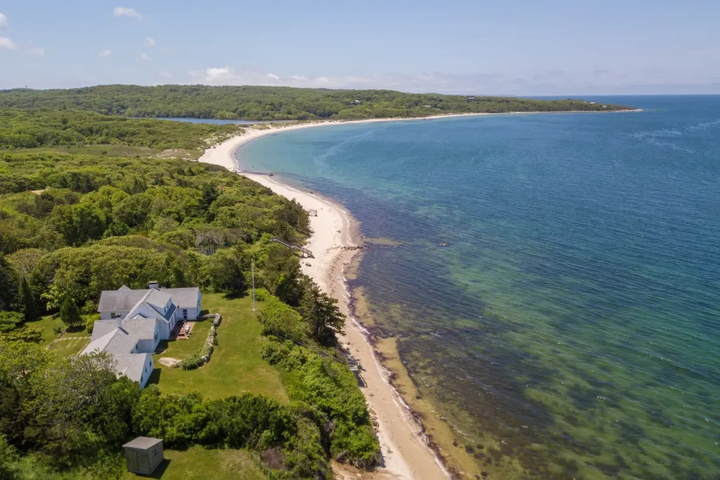 63 Boghouse Way West Tisbury MA 02575