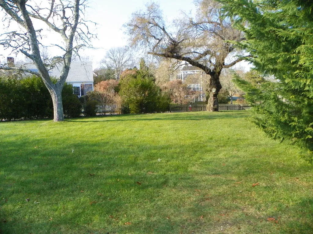 18 Atwood Circle Edgartown MA 02539