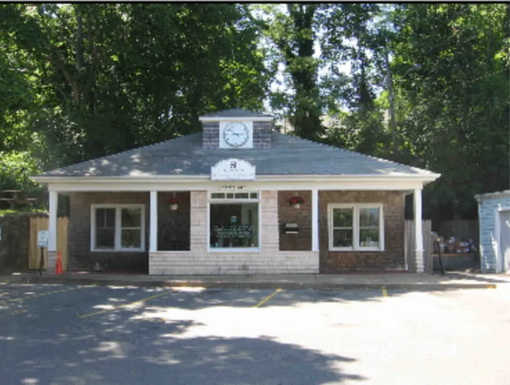 7 State Road Vineyard Haven MA 02568