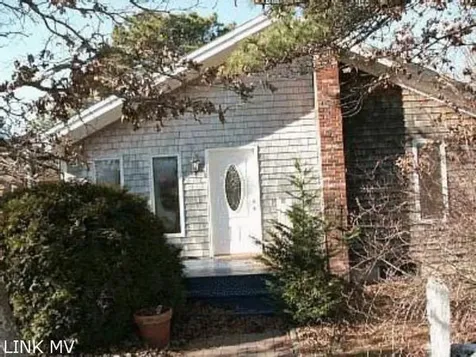 25 Otis Bassett Road West Tisbury MA 02575