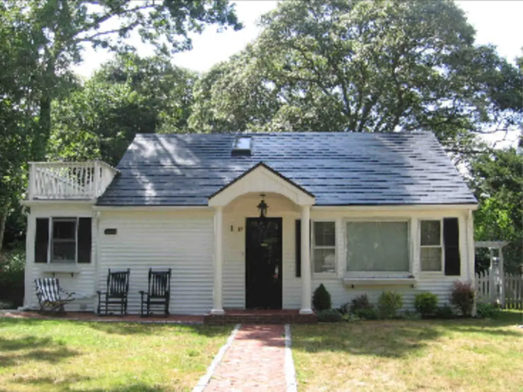 15 Renear Street Vineyard Haven MA 02568
