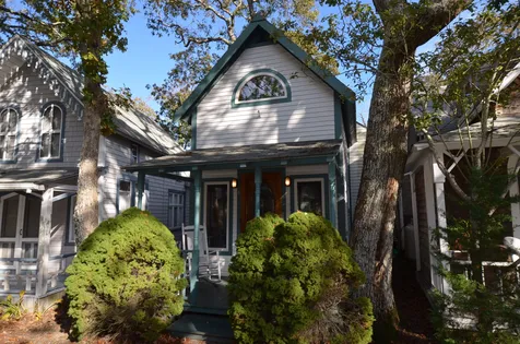 8 Rural Circle Oak Bluffs MA 02557